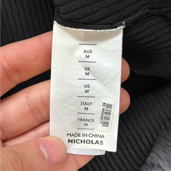 NICHOLAS black rib knit v neck gold chain detail cropped long sleeve top Medium - Picture 14 of 14